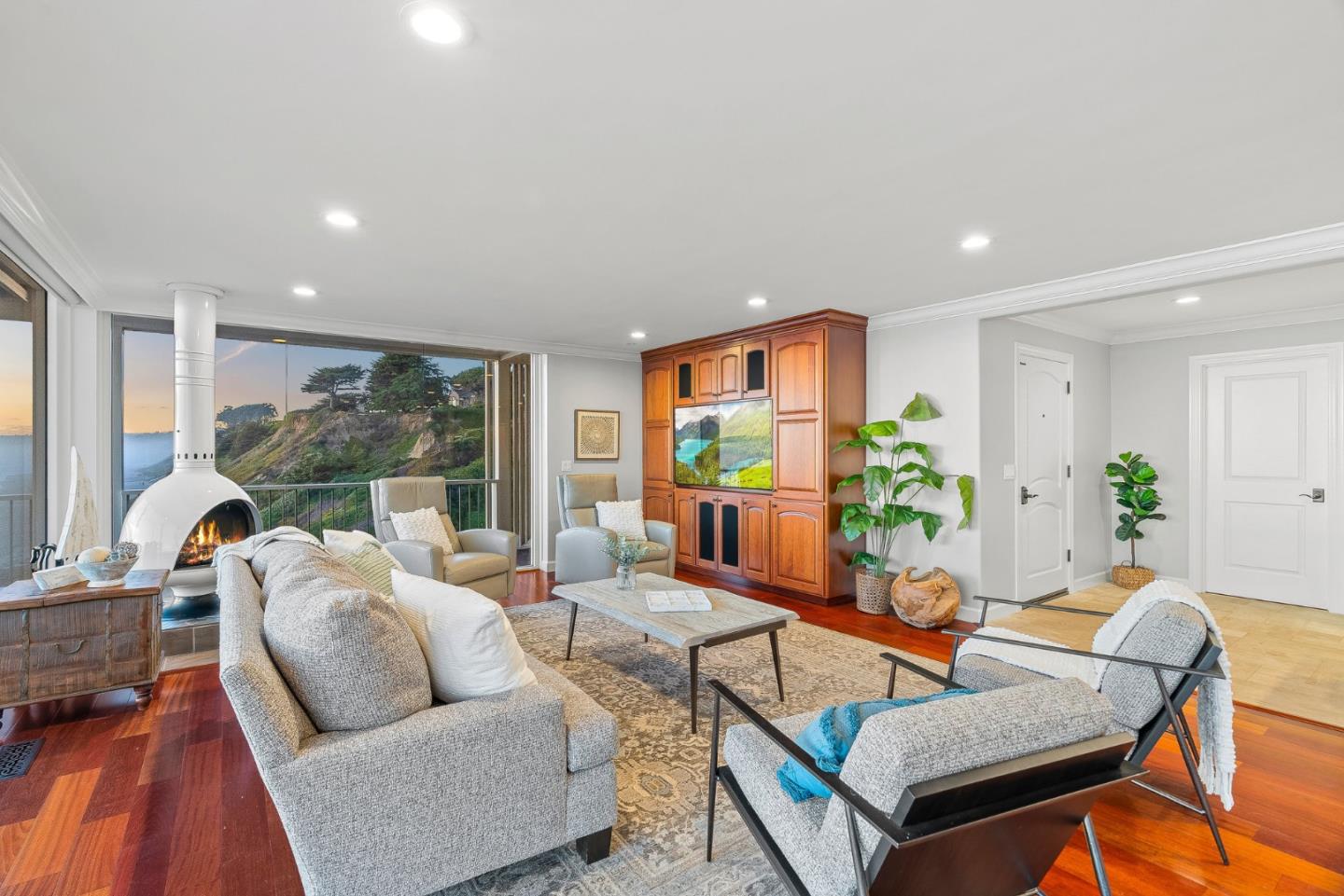 300 Oceanview Drive, Unit 401 La Selva Beach, CA 95076 - Photo 15 of 44 a living room with furniture and a potted plant