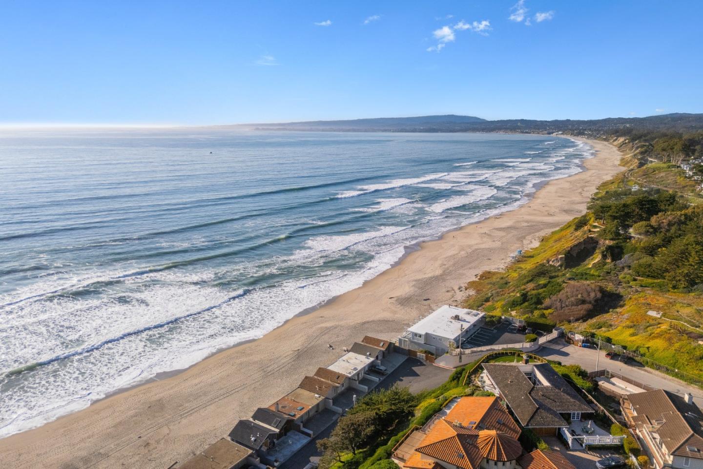 300 Oceanview Drive, Unit 401 La Selva Beach, CA 95076 - Photo 5 of 44 a view of an ocean beach