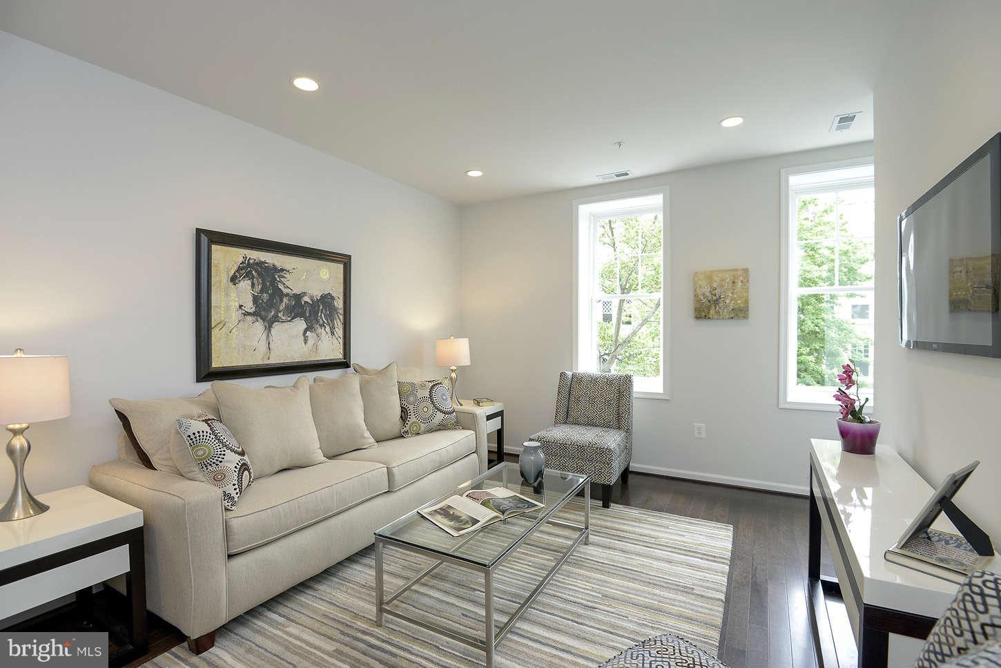1845 Kalorama Road Northwest, Unit 3 Washington, DC 20009 - Photo 3 of 19 Living Room
