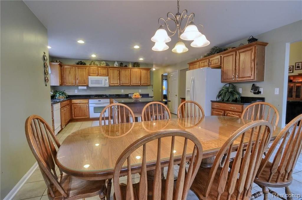 2236 Avon Lake Lane Rochester Hills, MI 48307 - Photo 12 of 30