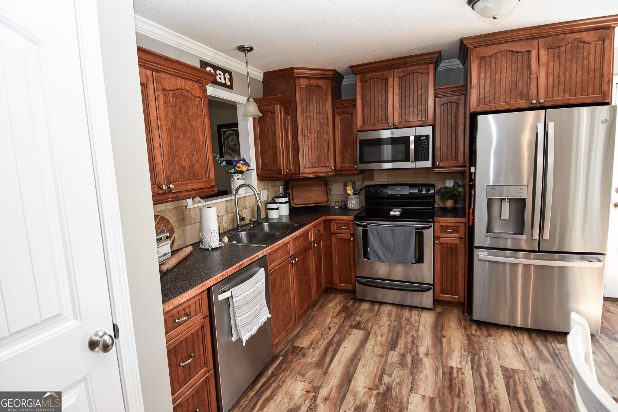 1515 Smyrna Church Road Molena, GA 30258 - Photo 16 of 34 a kitchen with granite countertop a refrigerator stove and microwave