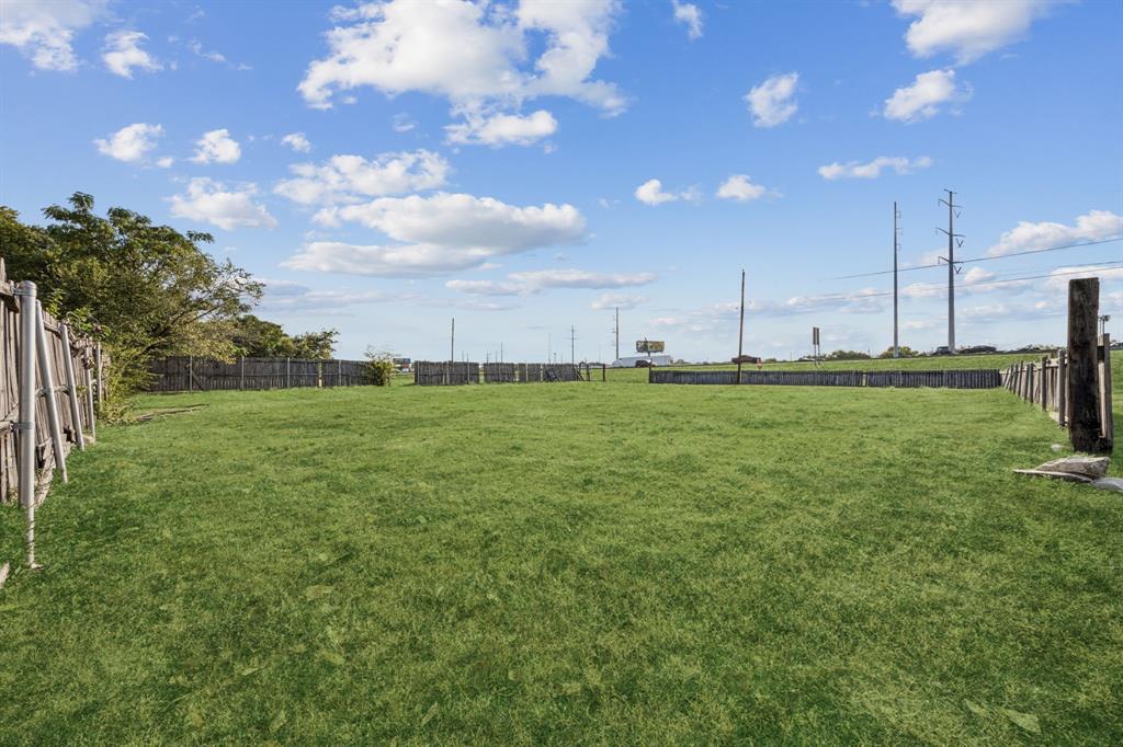 2726 Jeff Street Dallas, TX 75212 - Photo 3 of 7 a view of a green field