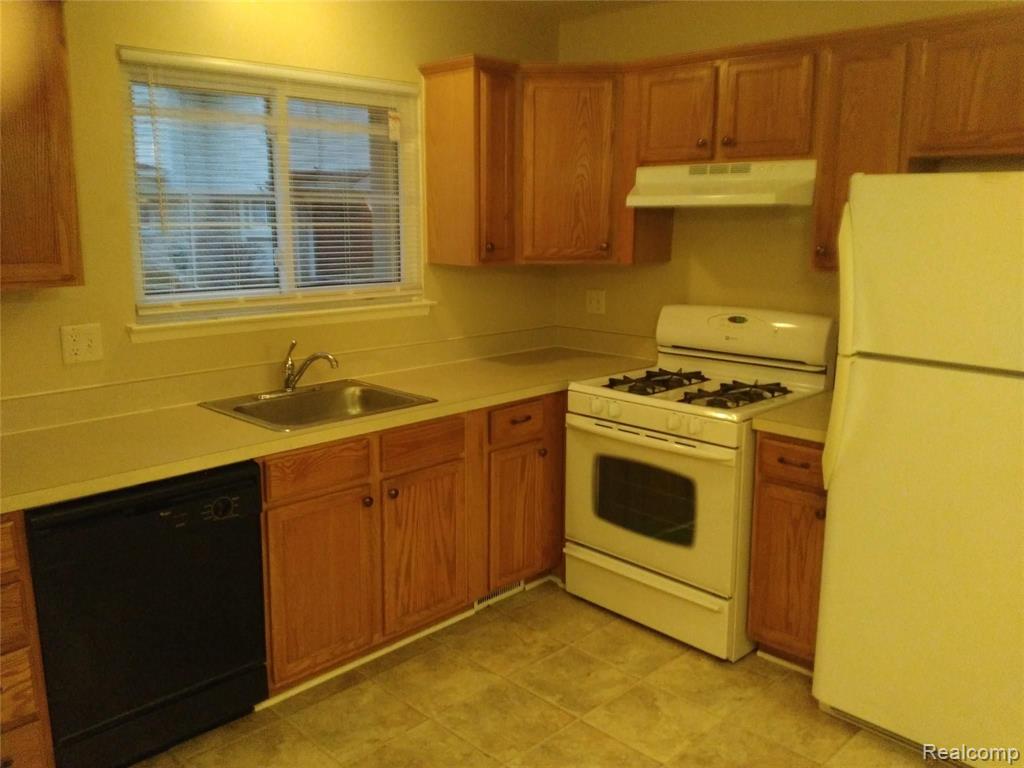 44575 Savery Drive Canton, MI 48187 - Photo 7 of 25