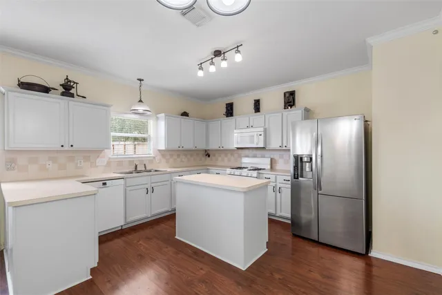 a view of a house with a yard and tree
