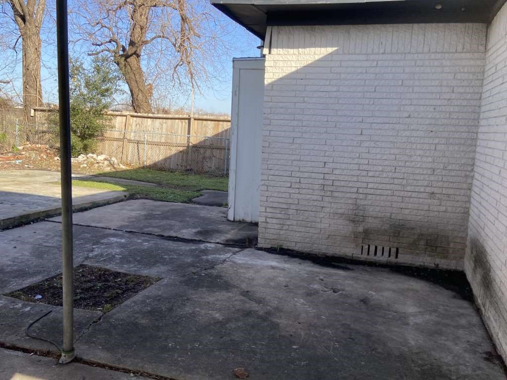 2627 Stevens Street Houston, TX 77026 - Photo 13 of 18 a view of a door
