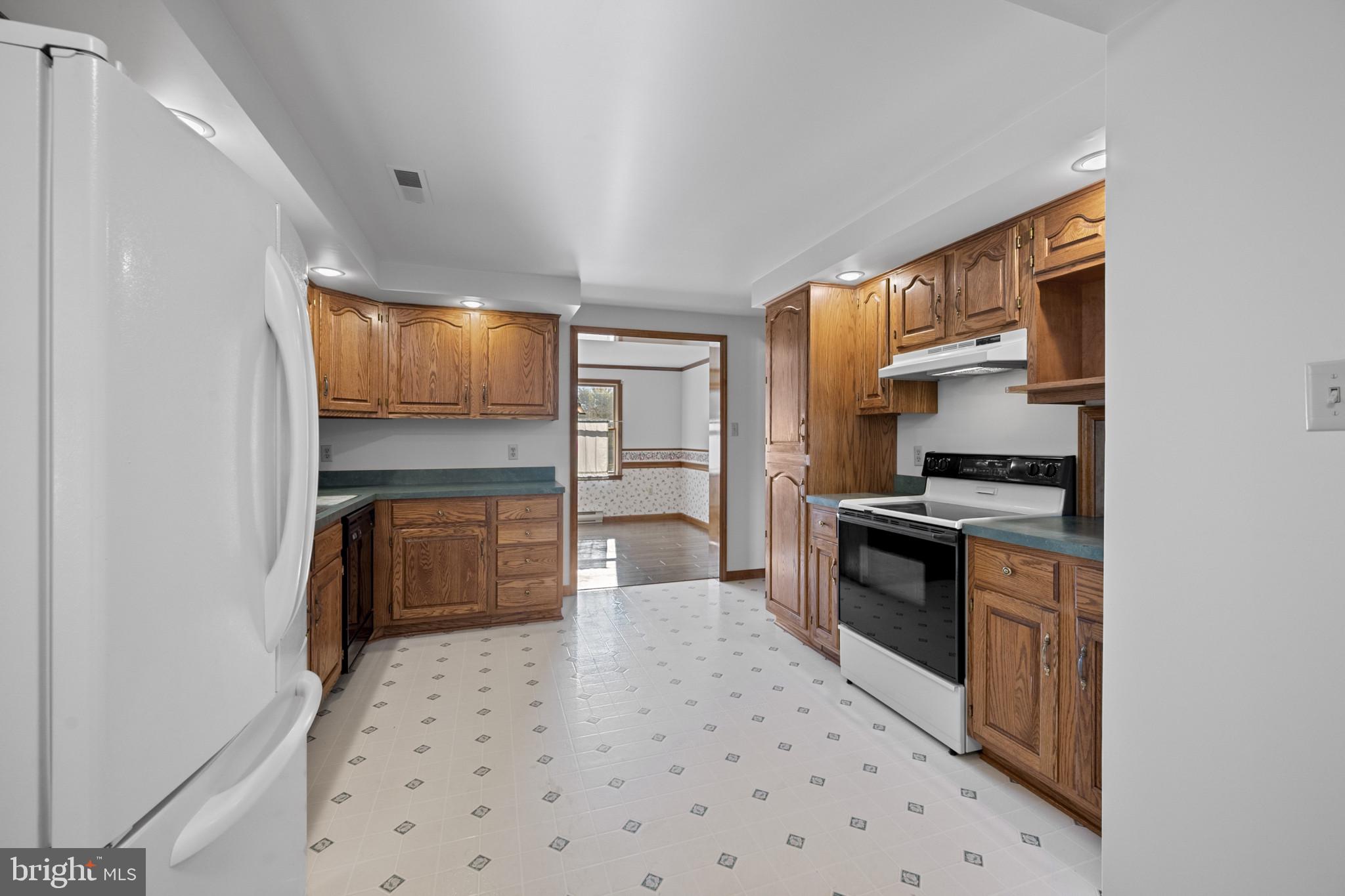 3226 Bidle Road Middletown, MD 21769 - Photo 9 of 49 a kitchen with stainless steel appliances a stove and a refrigerator