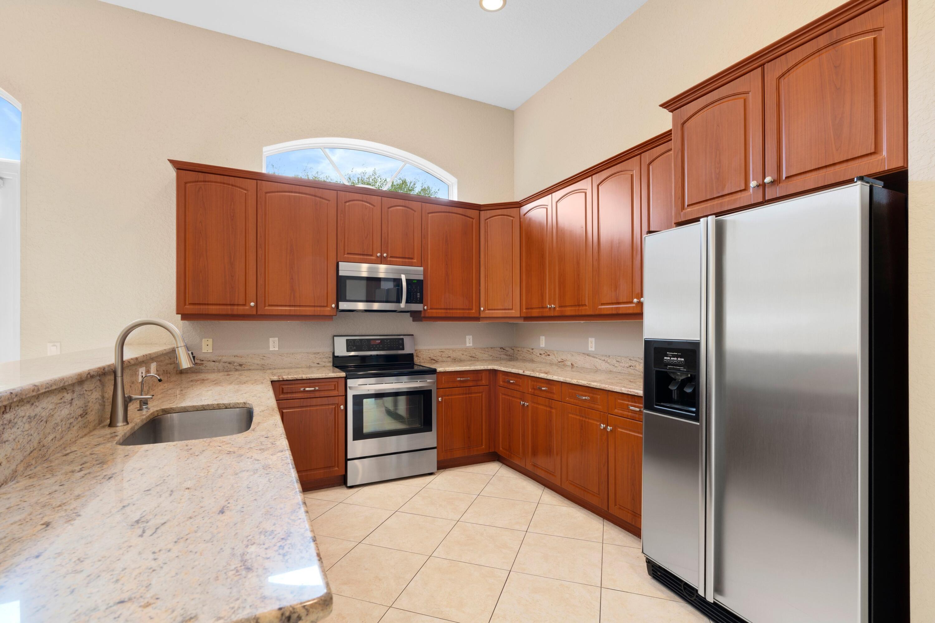 7348 East Country Club Boulevard Boca Raton, FL 33487 - Photo 11 of 50 Kitchen