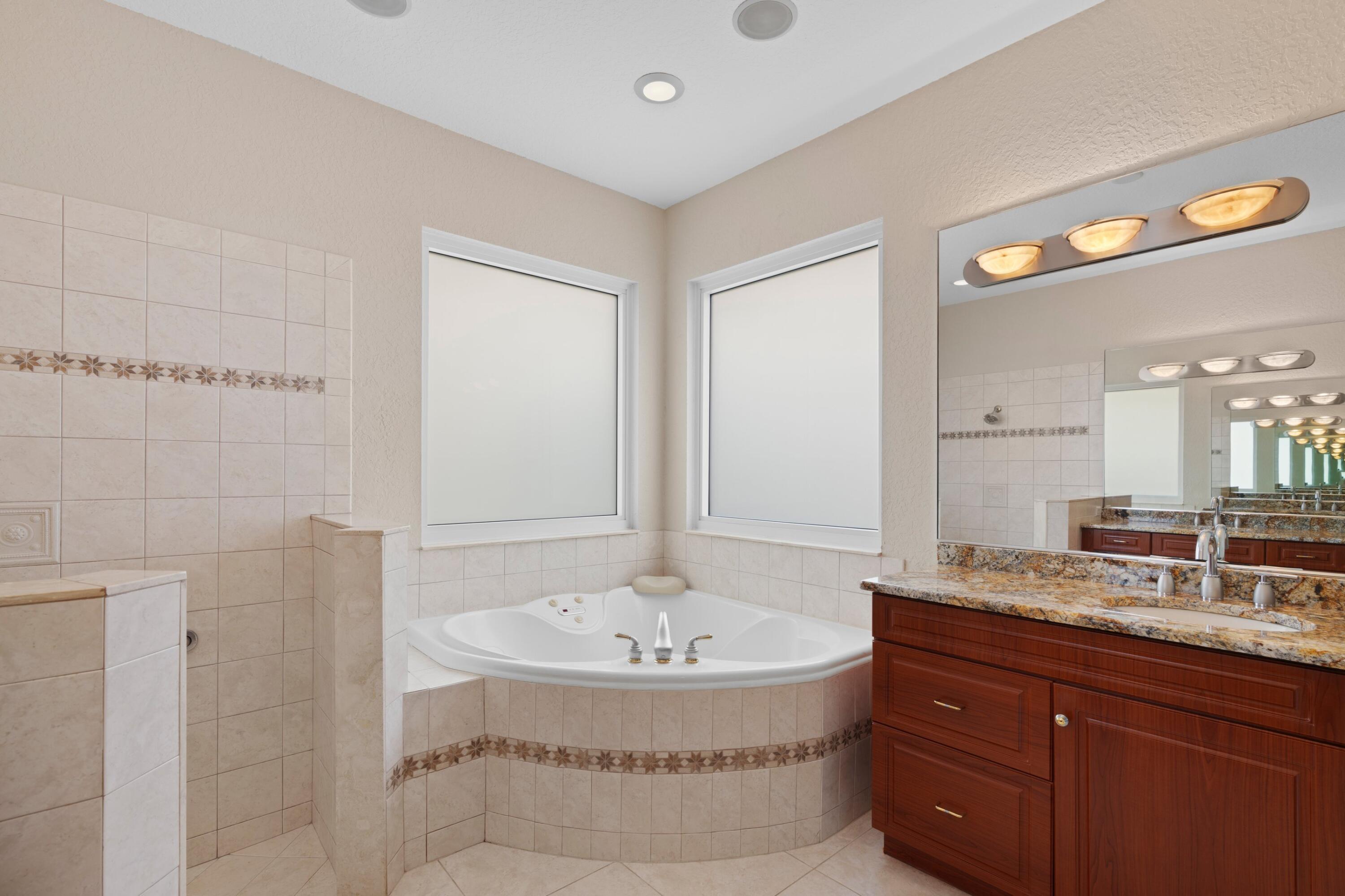 7348 East Country Club Boulevard Boca Raton, FL 33487 - Photo 15 of 50 Primary Bathroom