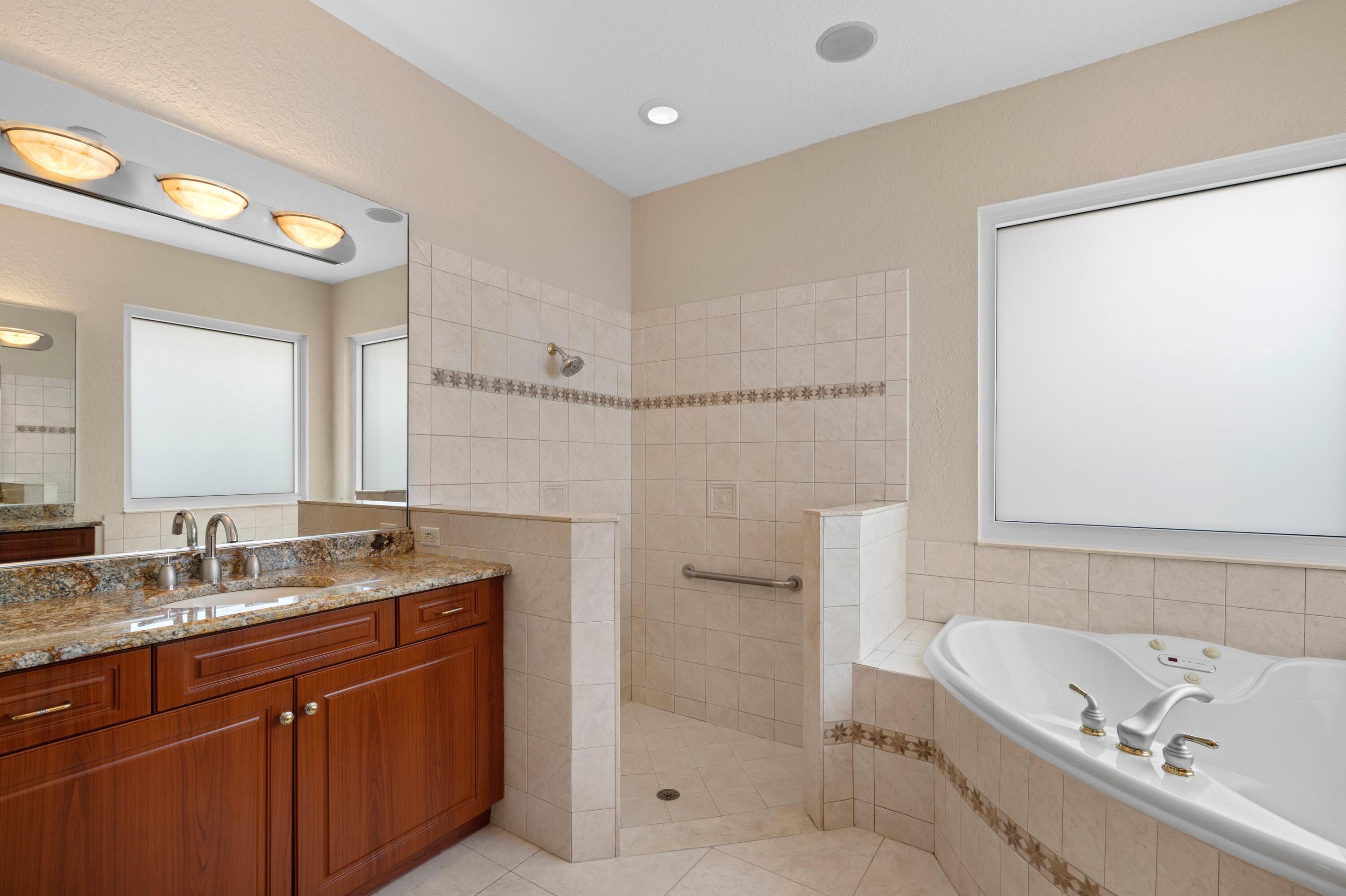 7348 East Country Club Boulevard Boca Raton, FL 33487 - Photo 16 of 50 Primary Bathroom