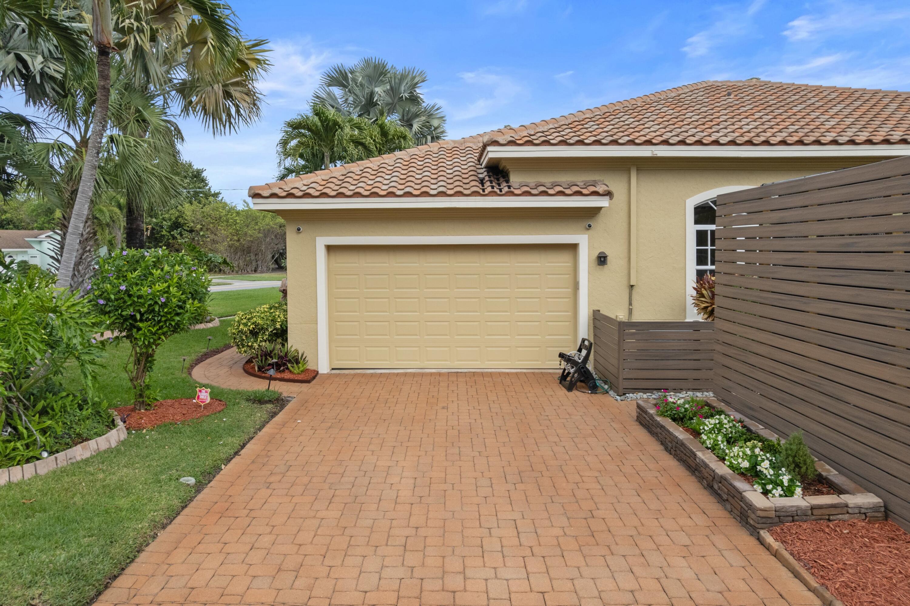 7348 East Country Club Boulevard Boca Raton, FL 33487 - Photo 28 of 50 Garage