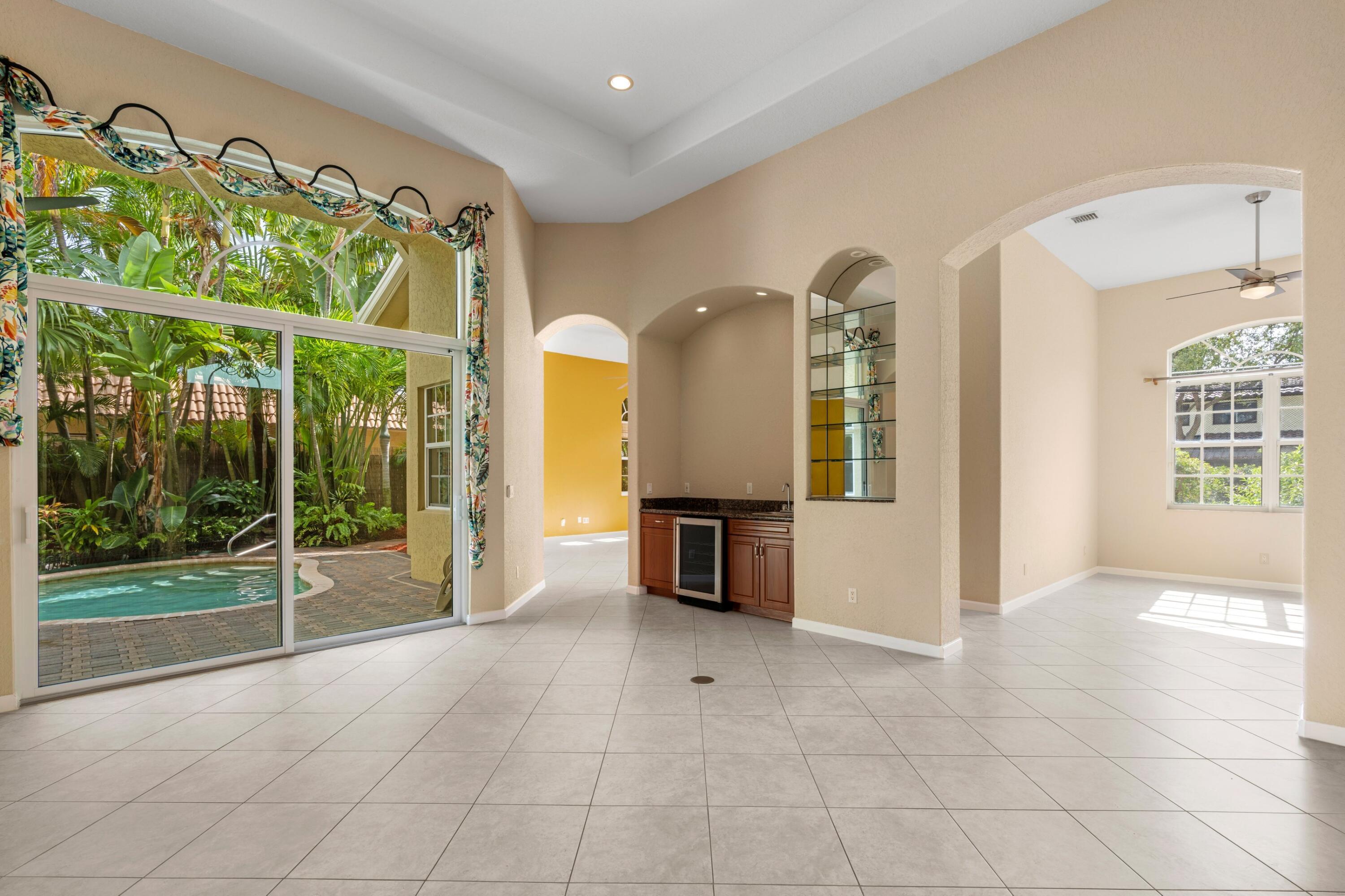 7348 East Country Club Boulevard Boca Raton, FL 33487 - Photo 4 of 50 Living Room