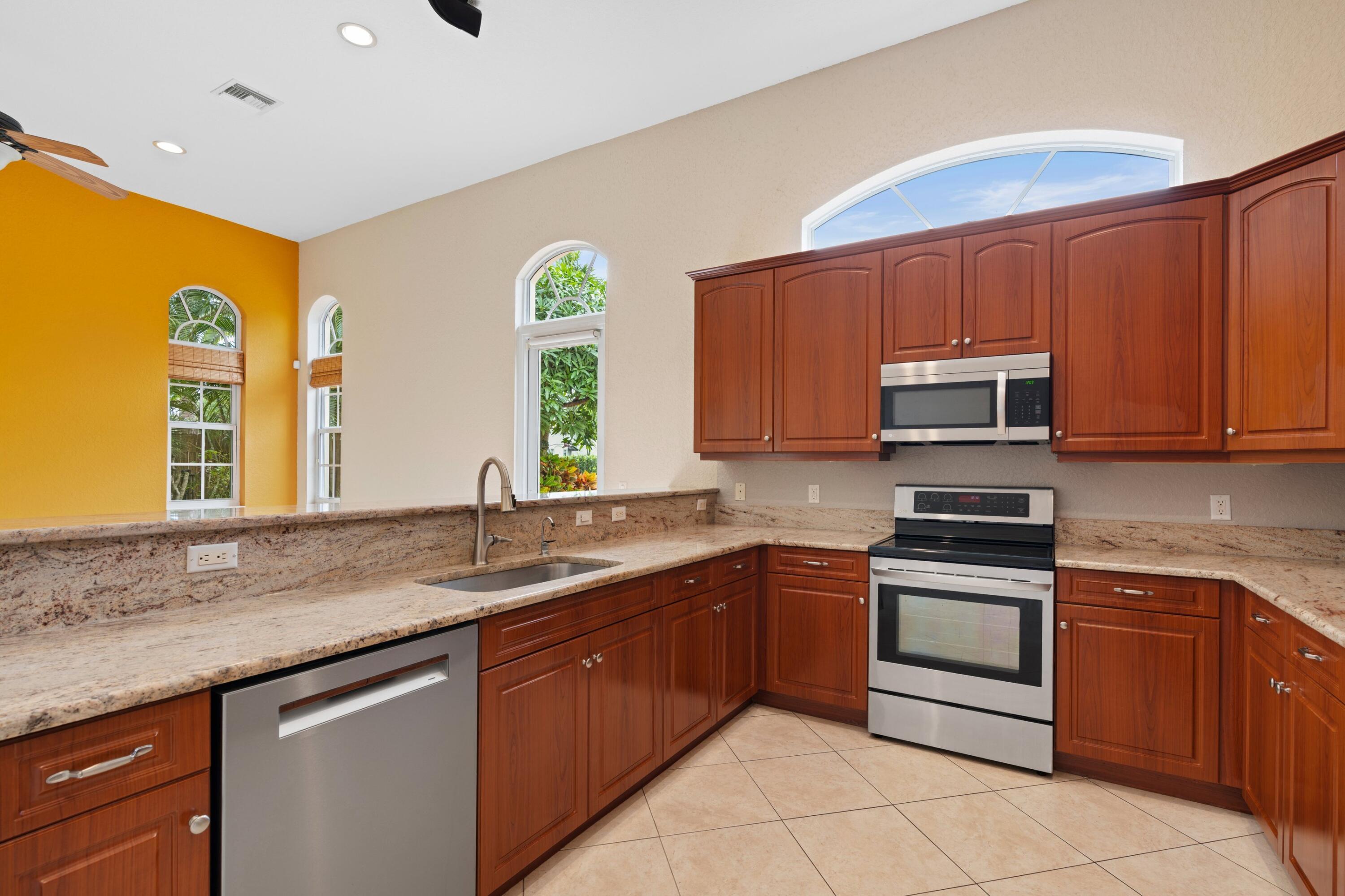 7348 East Country Club Boulevard Boca Raton, FL 33487 - Photo 10 of 50 Kitchen