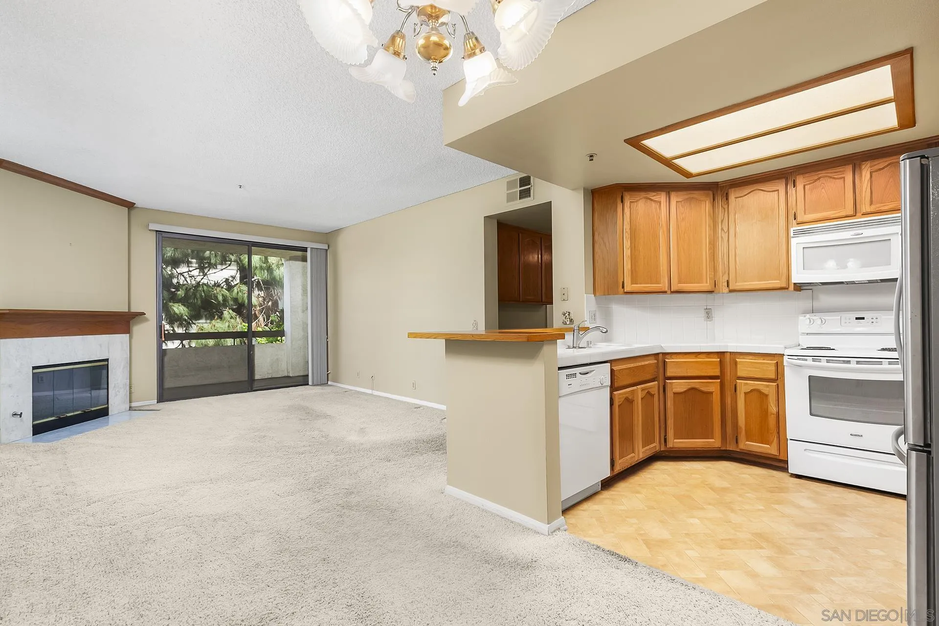 5875 Friars Road, Unit 4307 San Diego, CA 92110 - Photo 6 of 26 a kitchen with a stove a sink and a microwave