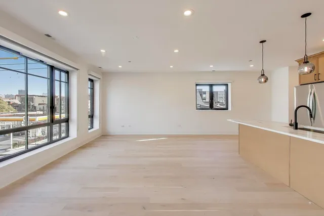 $3,600 | 1619 West Lawrence Avenue, Unit 2, Chicago, IL 60640