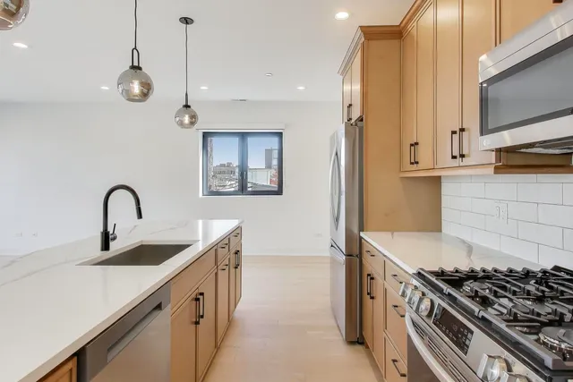 $3,600 | 1619 West Lawrence Avenue, Unit 2, Chicago, IL 60640