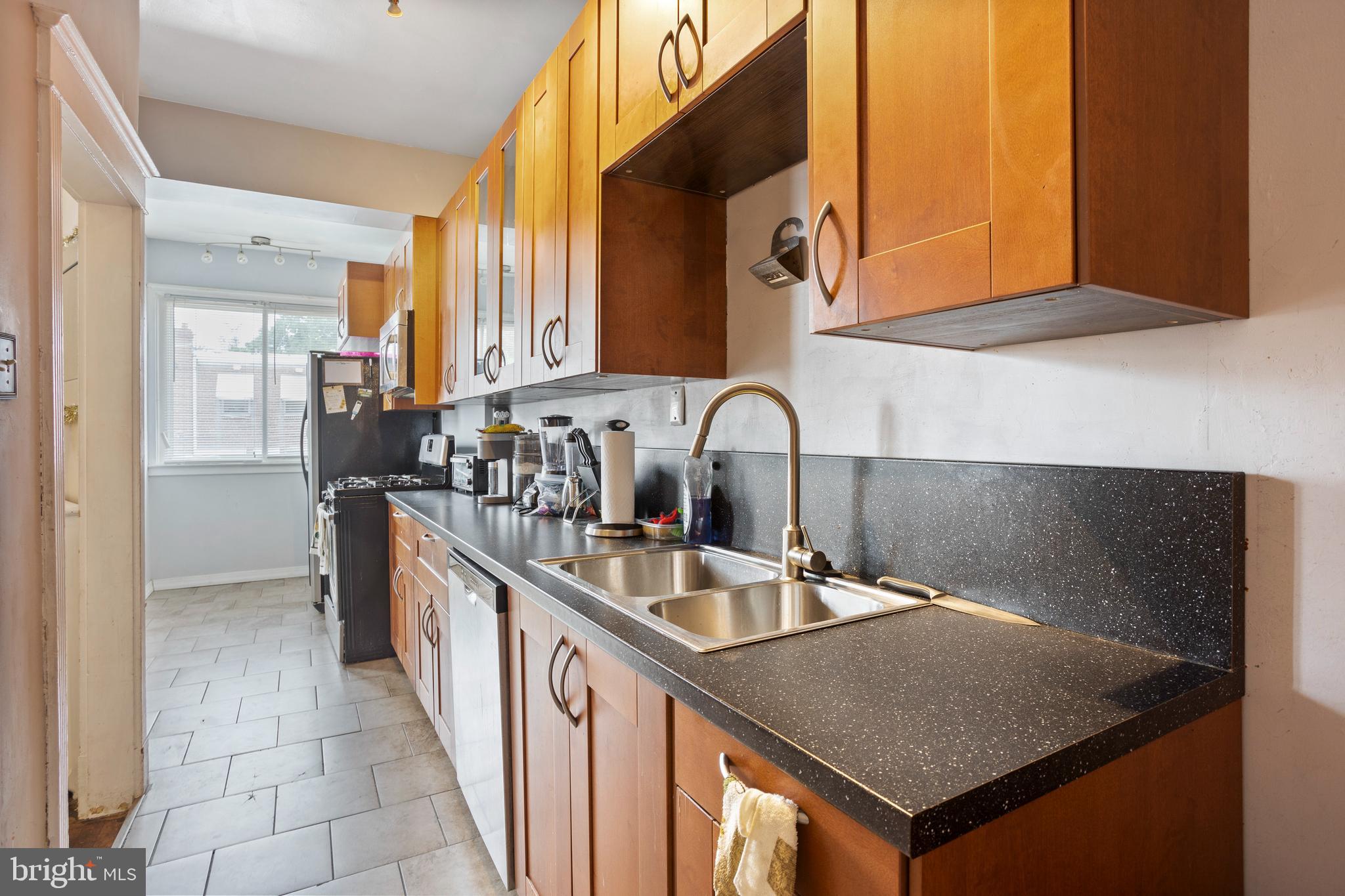 940 Flanders Road Philadelphia, PA 19151 - Photo 9 of 21 Gallery Image 9