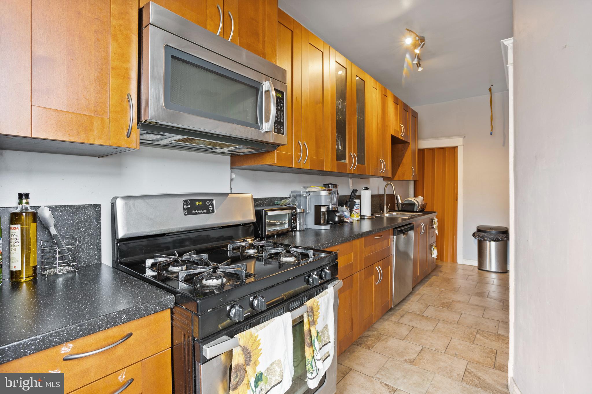 940 Flanders Road Philadelphia, PA 19151 - Photo 10 of 21 Gallery Image 10