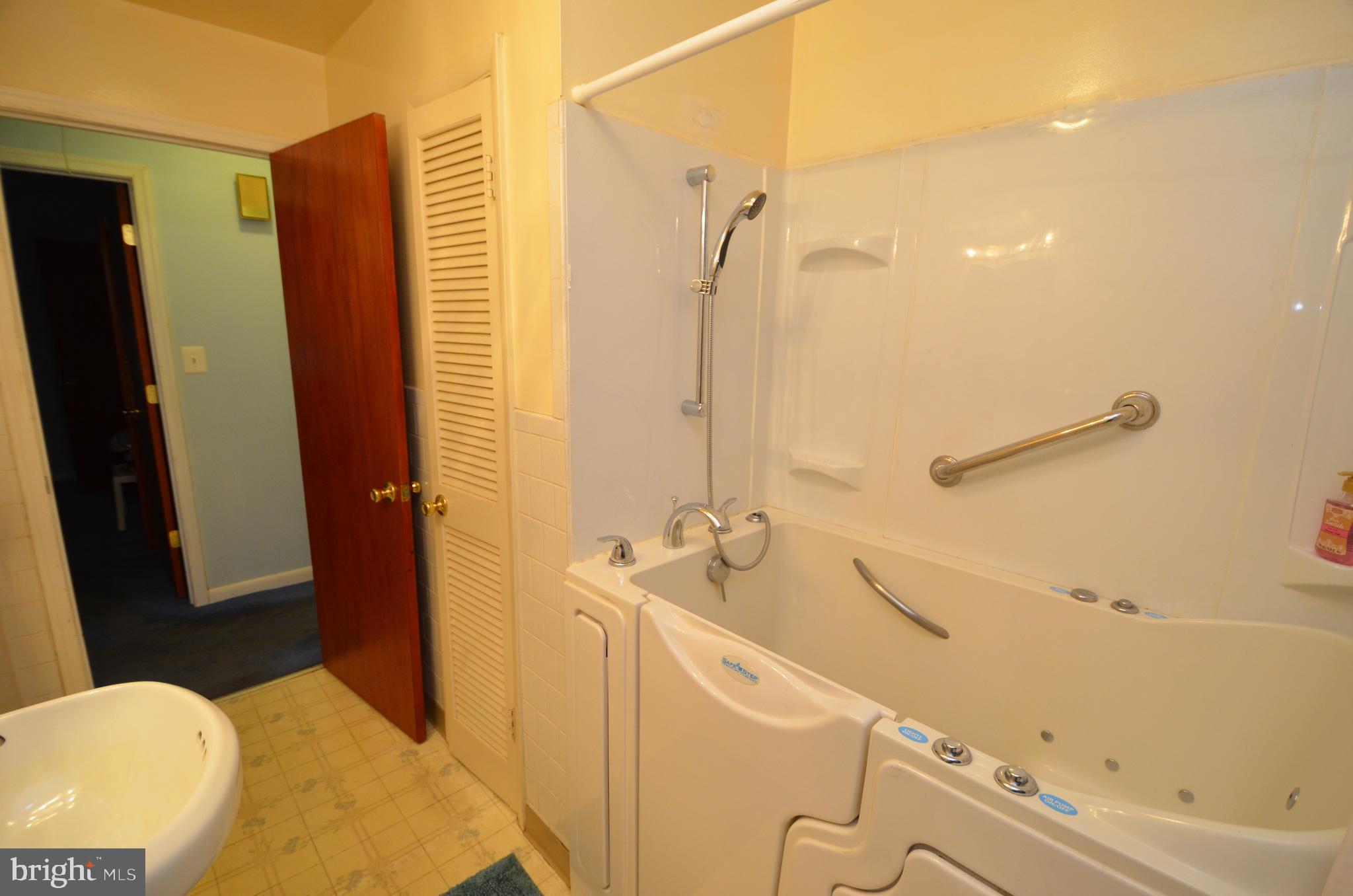1230 Steamboat Road Shady Side, MD 20764 - Photo 23 of 42 Hallway bathroom