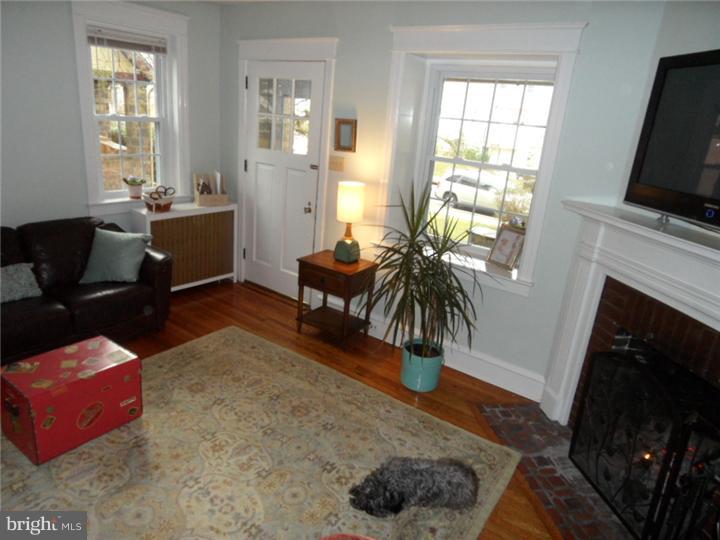 39 Chatham Road Ardmore, PA 19003 - Photo 5 of 23 Living Room