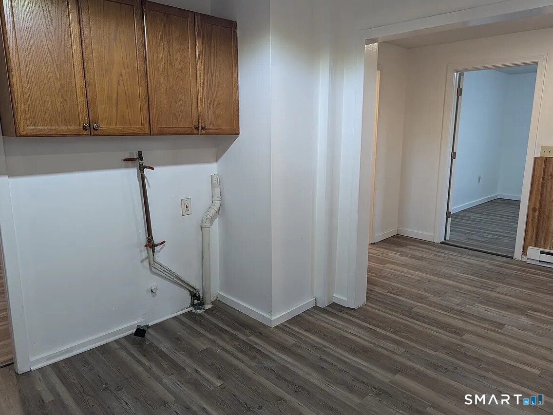 141 6th Street Bristol, CT 06010 - Photo 4 of 5