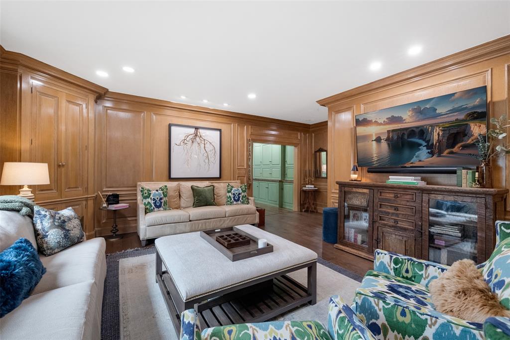924 Kintner Drive Graham, TX 76450 - Photo 24 of 40 a living room with furniture and a flat screen tv