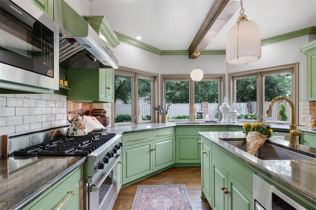 924 Kintner Drive Graham, TX 76450 - Photo 30 of 40 a kitchen with lots of counter top space