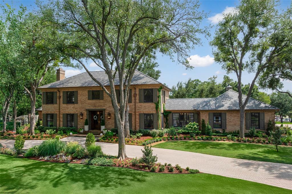 924 Kintner Drive Graham, TX 76450 - Photo 4 of 40 a front view of house with yard and green space