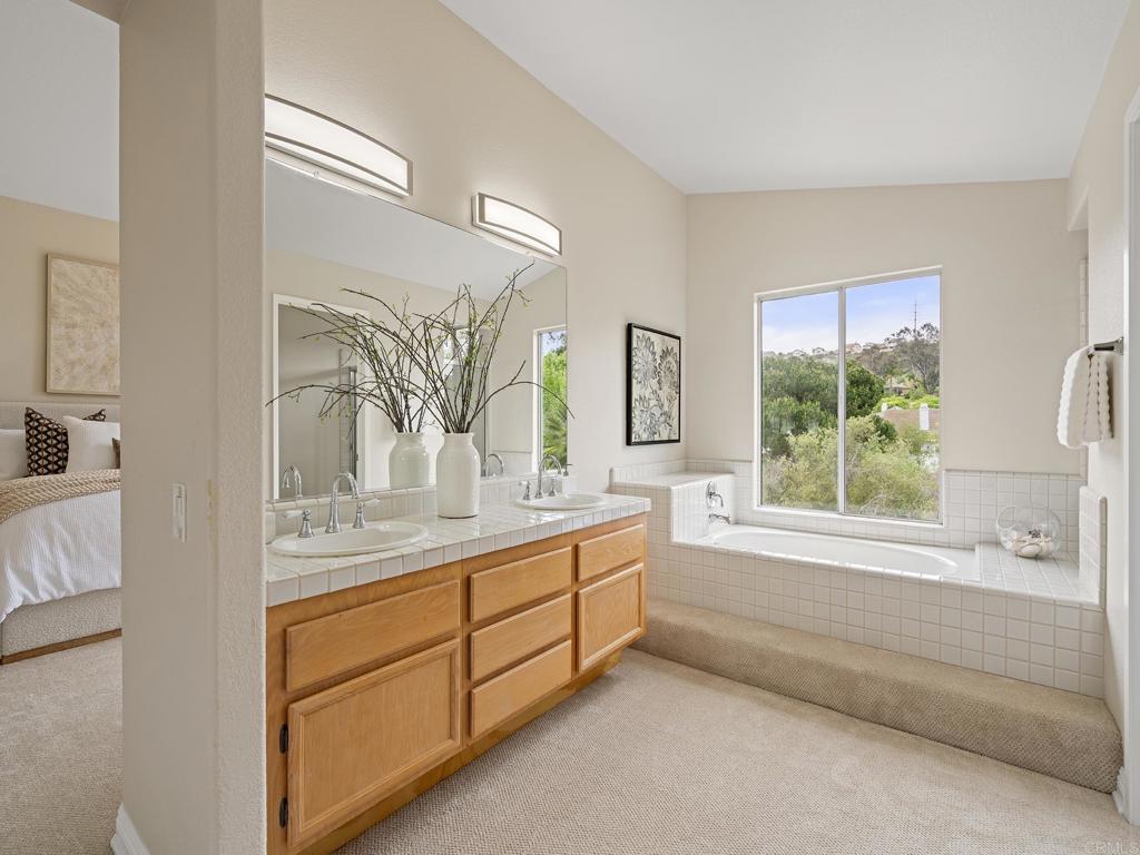 1661 Willowhaven Road Encinitas, CA 92024 - Photo 13 of 40 Primary