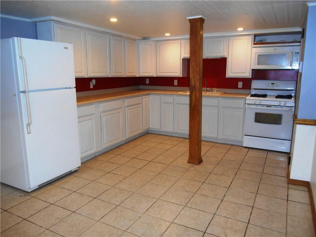 5990 Library Road Bethel Park, PA 15102 - Photo 5 of 24 GREAT cabinet storage AND counter space!