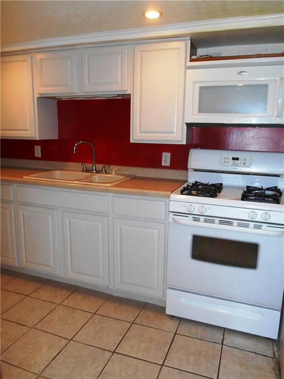5990 Library Road Bethel Park, PA 15102 - Photo 6 of 24 All appliances convey with this sale.