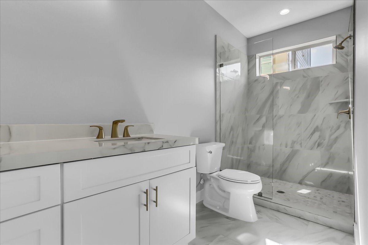 3327 Kilgore Street, Unit F Houston, TX 77021 - Photo 8 of 17 Each bedroom has it's own private bathroom!