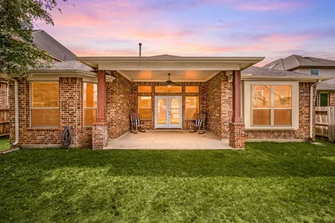 a view of a house with backyard and porch