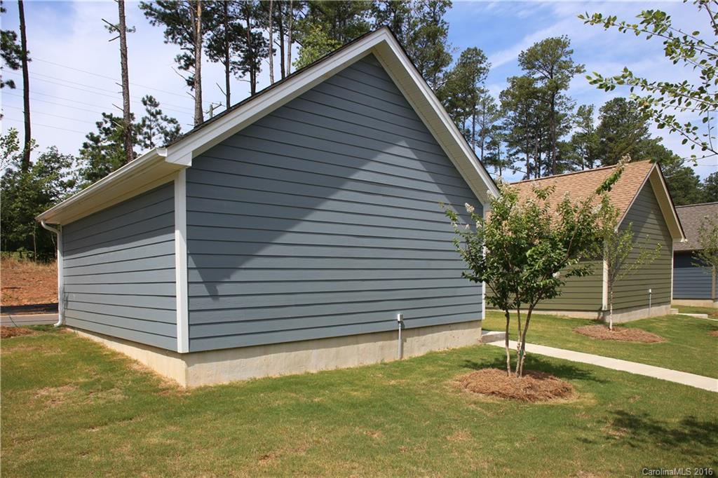 140 Helton Lane, Unit 36 Fort Mill, SC 29708 - Photo 12 of 21 a backyard of a house