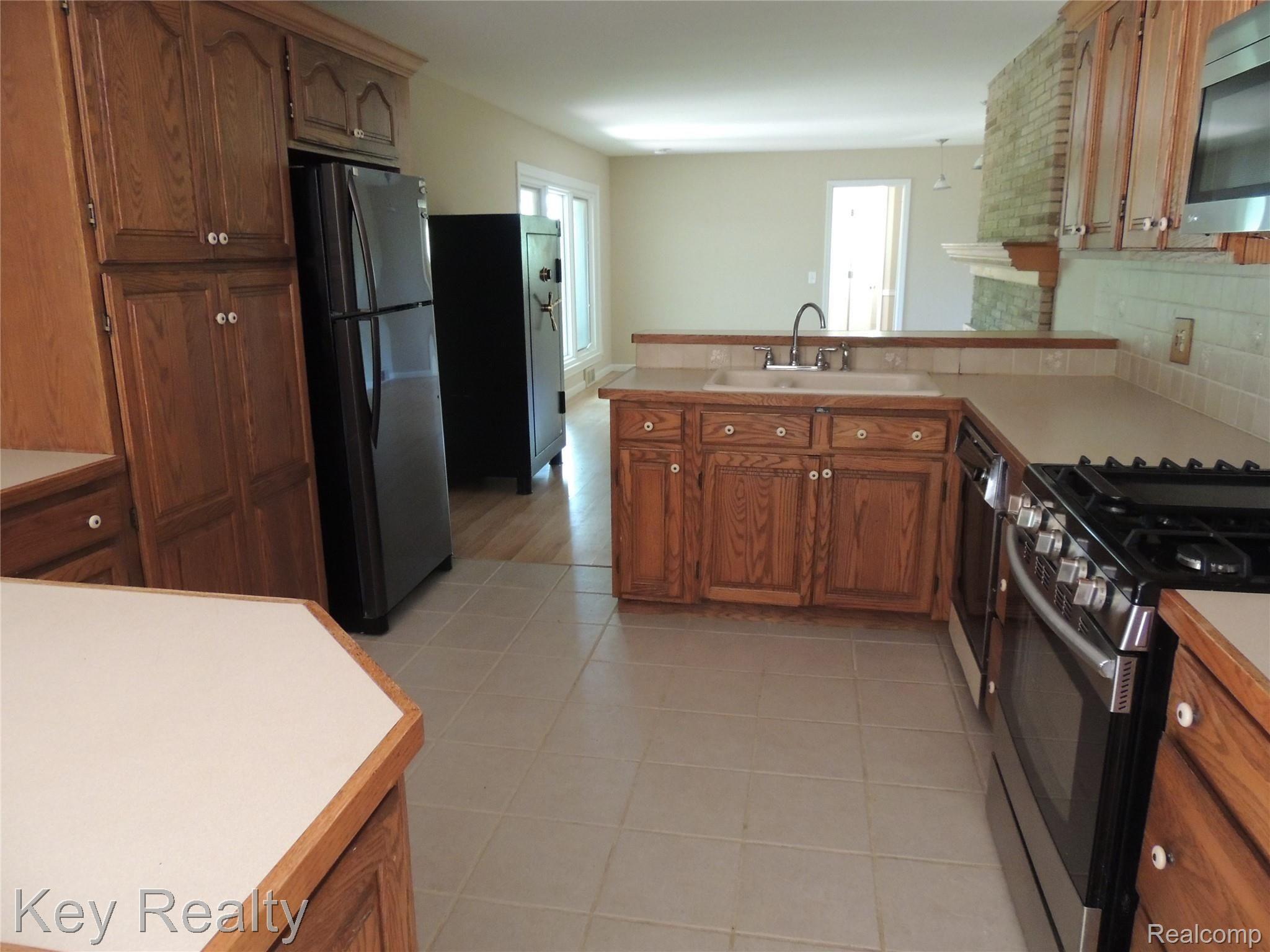 7875 Tower Road Northville, MI 48168 - Photo 10 of 23 DSCN9624.JPG