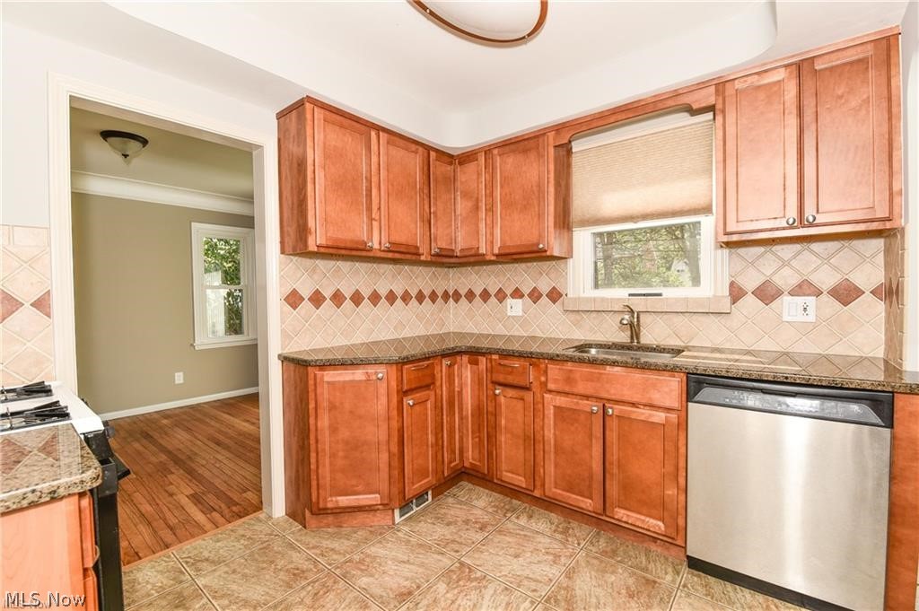4318 Silsby Road Cleveland, OH 44118 - Photo 6 of 19