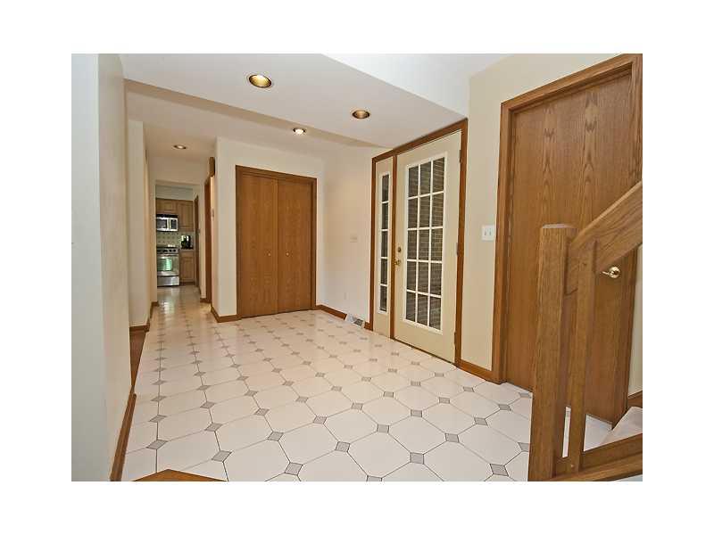 Entry/Foyer. 