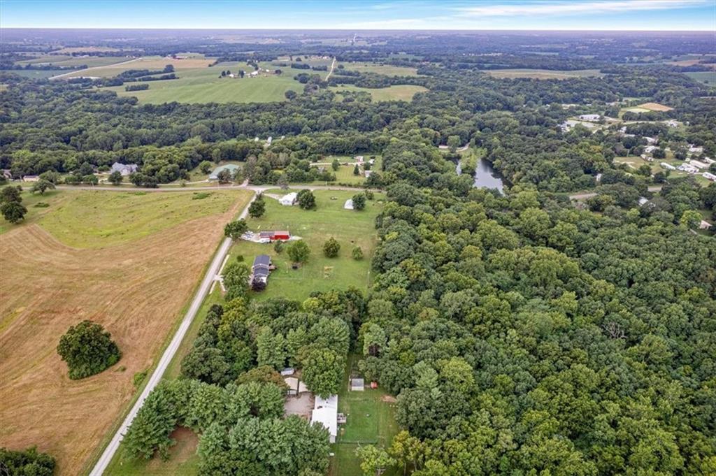 6527 Southeast Smith Road Cameron, MO 64429 - Photo 15 of 48