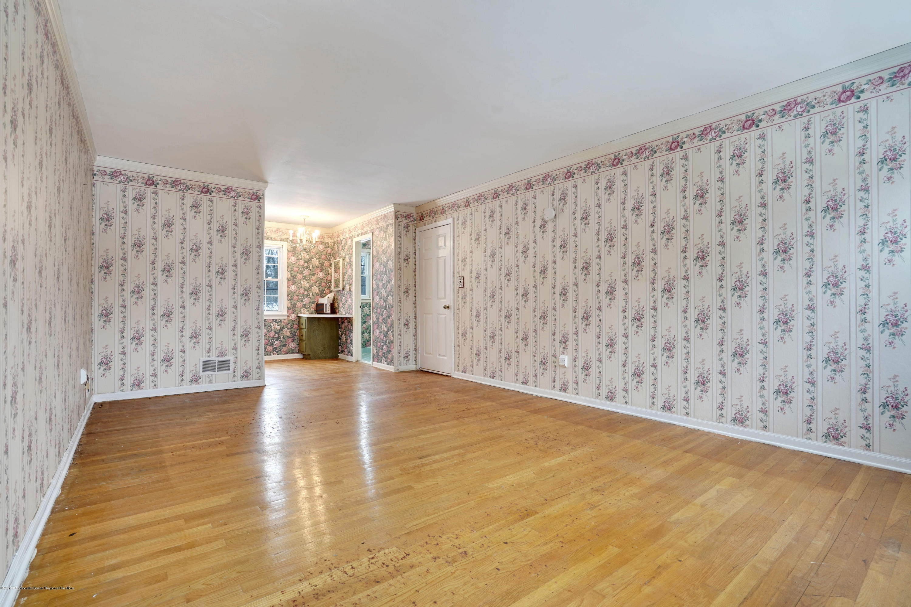132 Woodgate Road Middletown, NJ 07748 - Photo 14 of 27 039_mjb00166-mjb00170