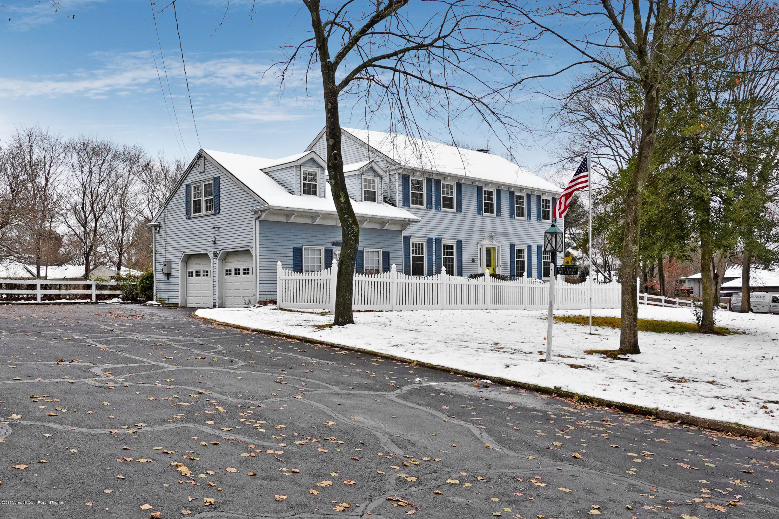132 Woodgate Road Middletown, NJ 07748 - Photo 3 of 27 007_mjb00216-mjb00220b
