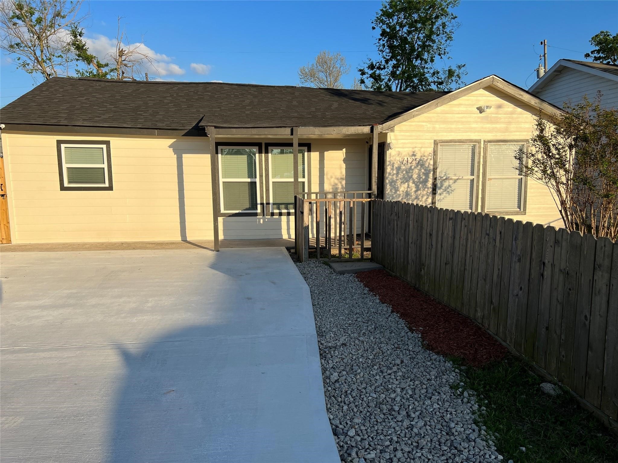 7125 Conley Street Houston, TX 77021 - Photo 2 of 16