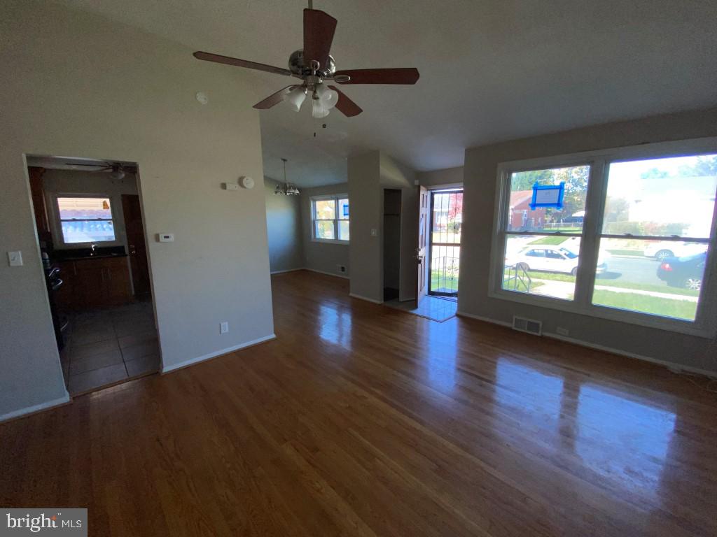 3307 Fieldview Road Baltimore, MD 21207 - Photo 3 of 21 Living Area