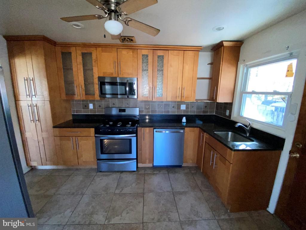 3307 Fieldview Road Baltimore, MD 21207 - Photo 7 of 21 Kitchen