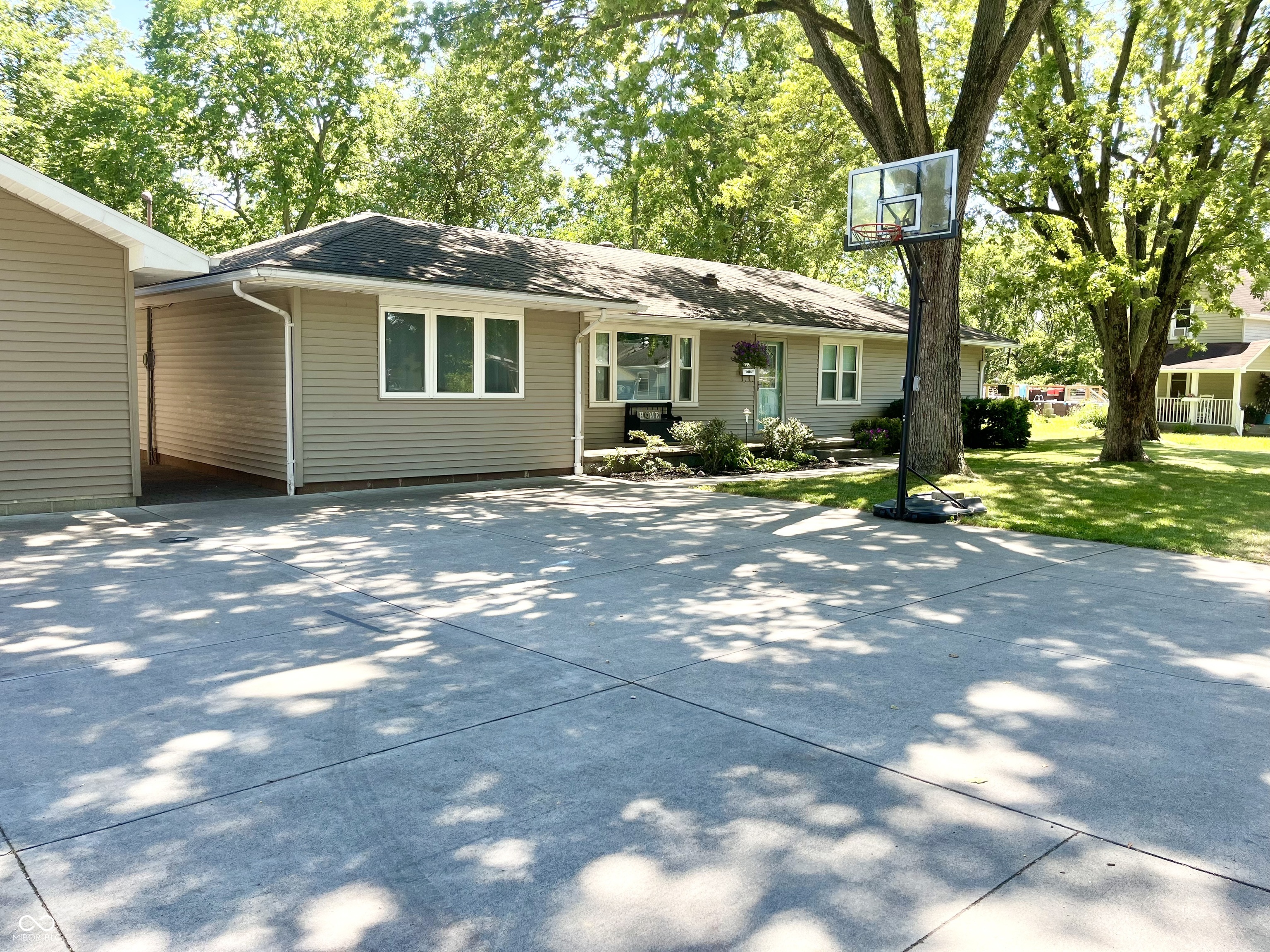 830 Spring Street Covington, IN 47932 - Photo 3 of 38