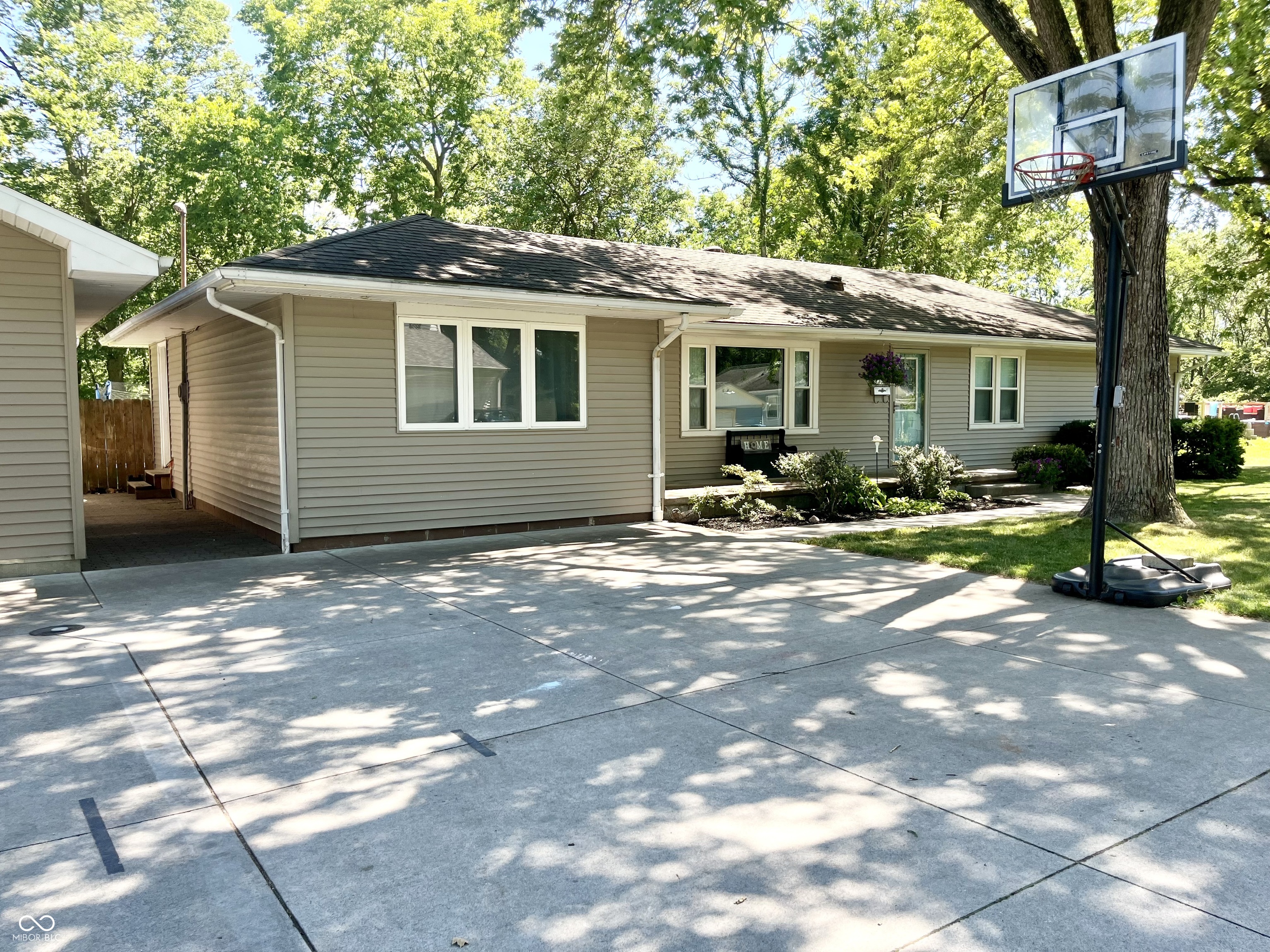 830 Spring Street Covington, IN 47932 - Photo 4 of 38
