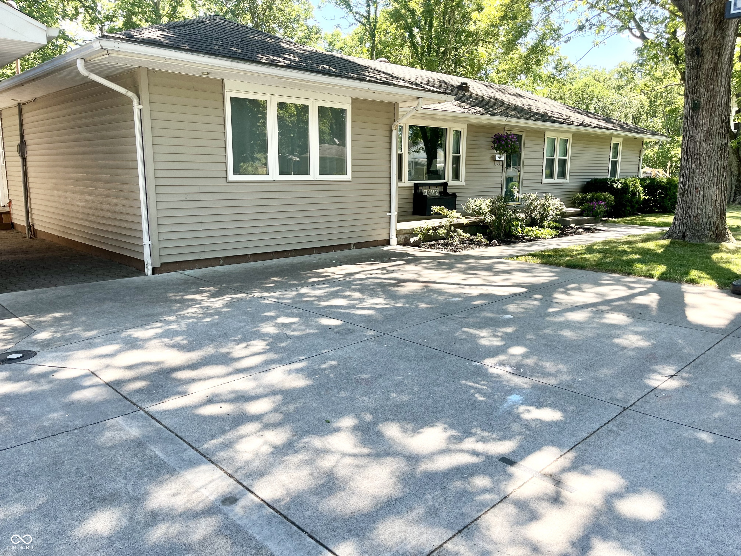 830 Spring Street Covington, IN 47932 - Photo 5 of 38