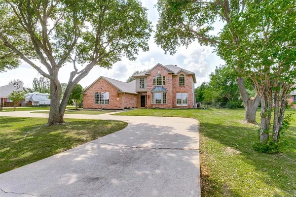 $649,700 | 331 Lakeside Drive, Shady Shores, TX 76208