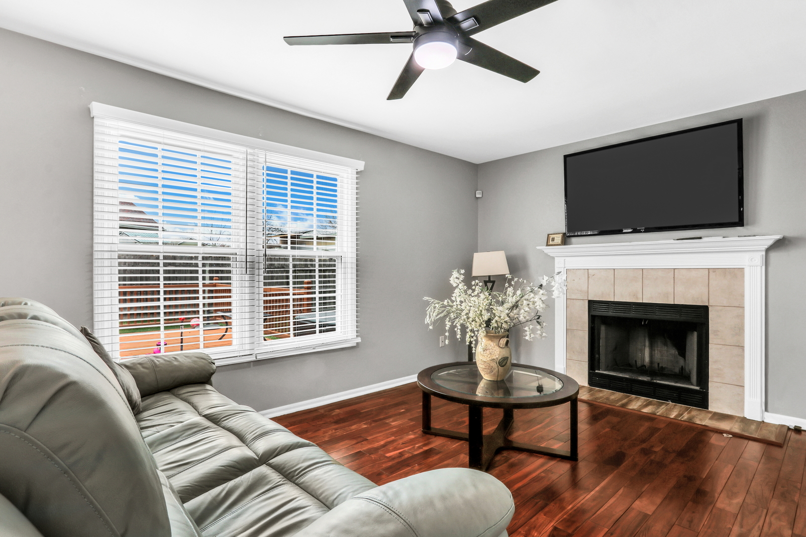 4049 Ridge Road Zion, IL 60099 - Photo 12 of 28 a living room with furniture a flat screen tv and a fireplace