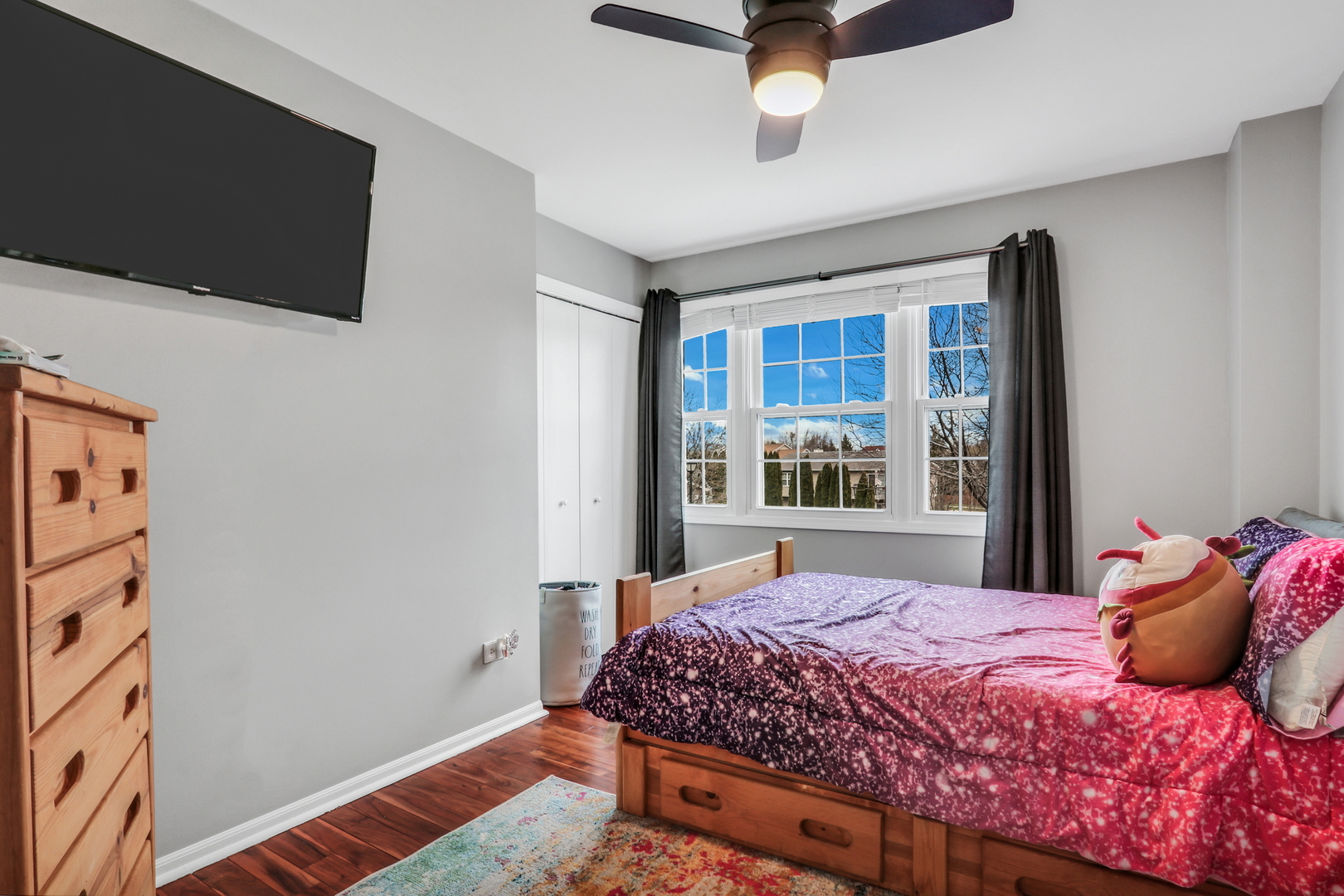 4049 Ridge Road Zion, IL 60099 - Photo 16 of 28 a bedroom with a bed and a window
