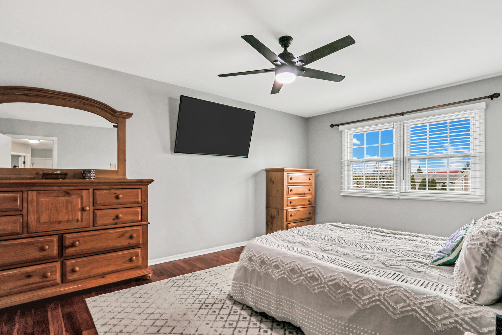 4049 Ridge Road Zion, IL 60099 - Photo 20 of 28 a bedroom with a bed and a flat screen tv