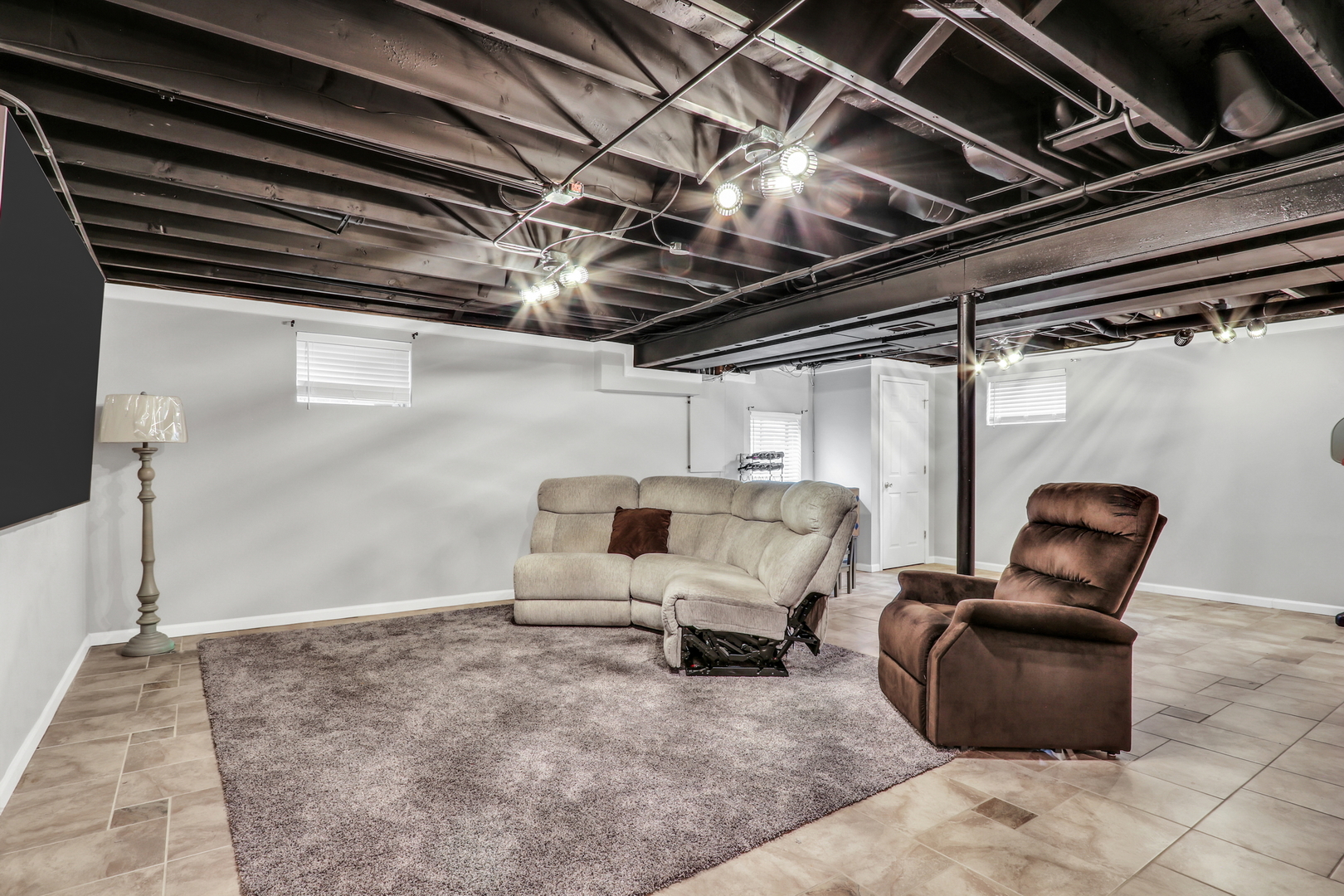 4049 Ridge Road Zion, IL 60099 - Photo 23 of 28 a view of livingroom with furniture